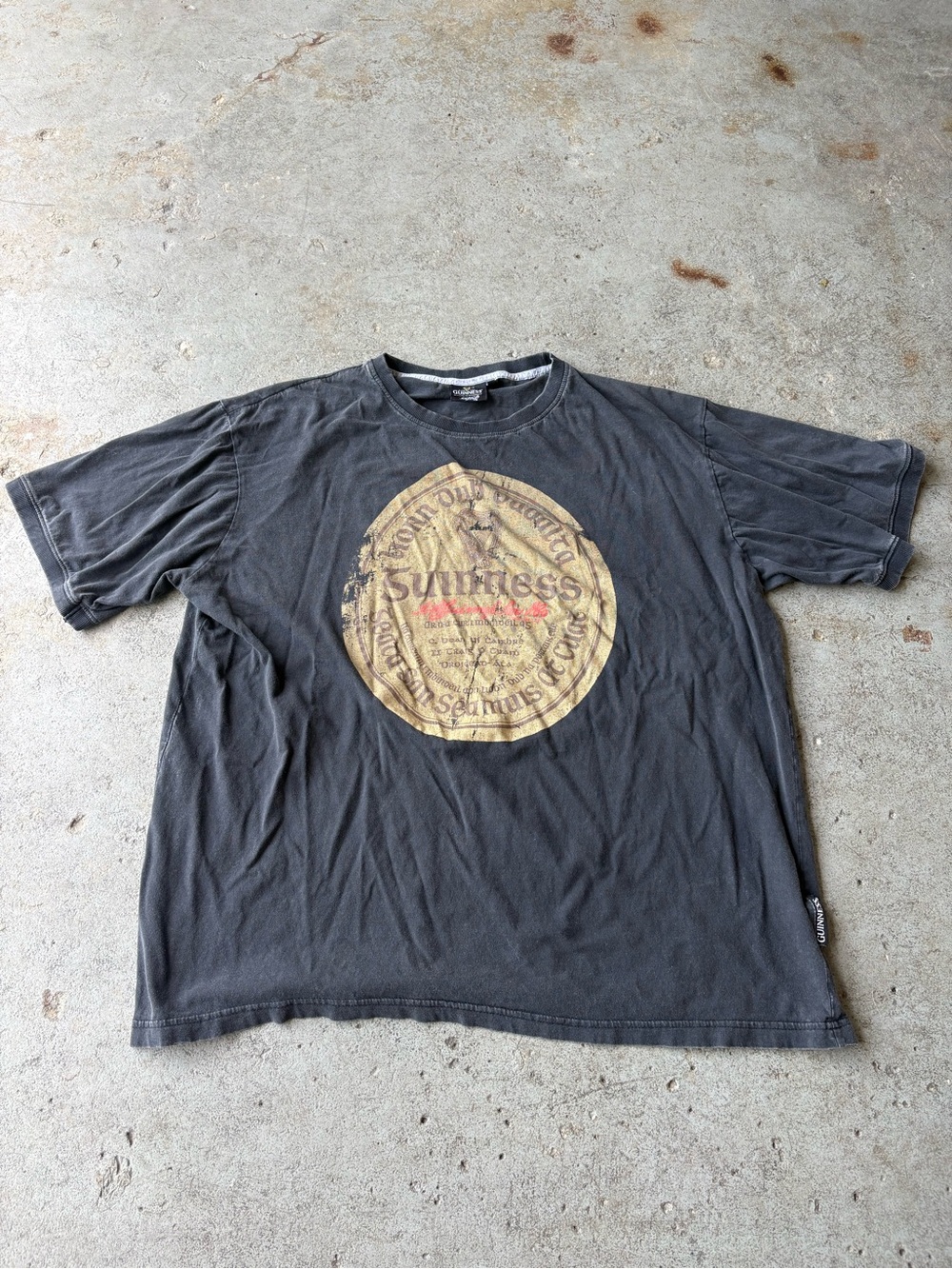 Men’s Guinness Vintage 1990’s Graphic Short-Sleeve T-Shirt in Faded Black